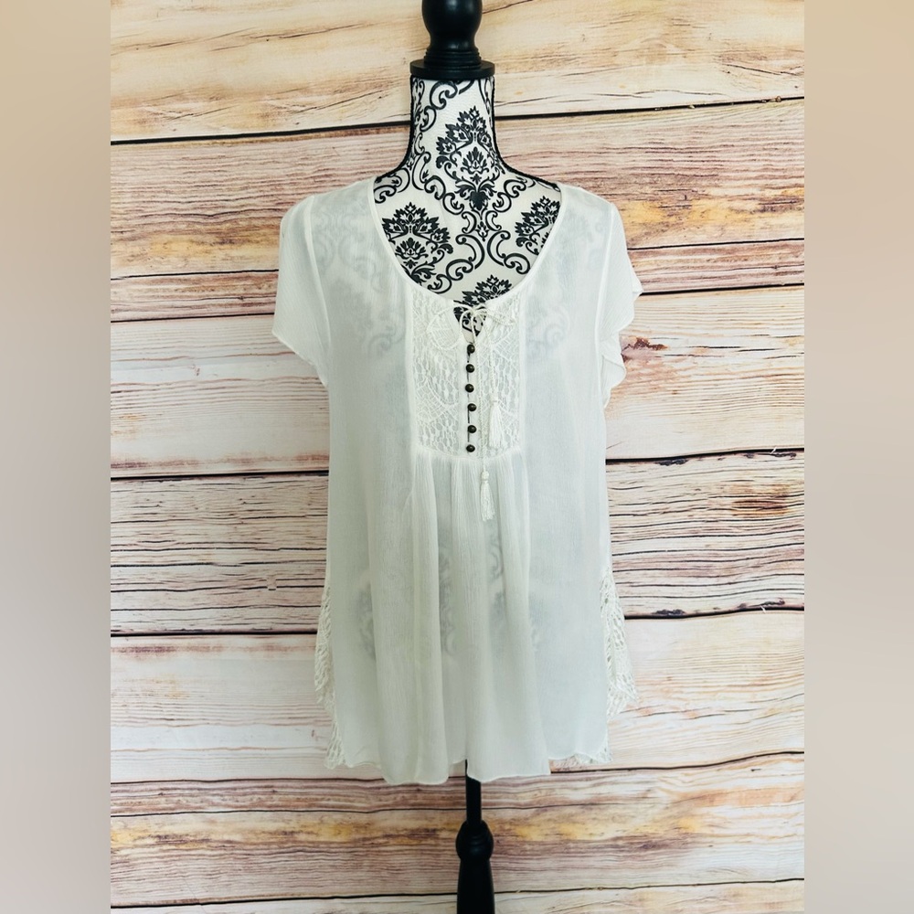 One World Cream Flutter Sleeve Button Tasseled Front Lace Trim Peasant Top Sz M